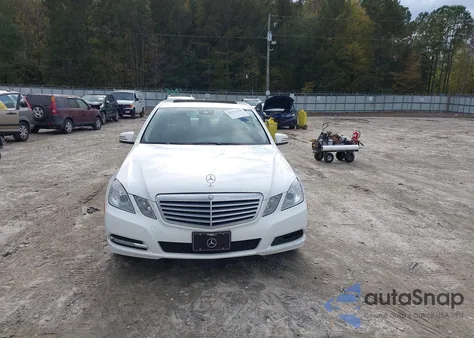 2013 Mercedes-Benz E 350 4Matic z USA, uszkodzony, nr VIN WDDHF8JB3DA672088